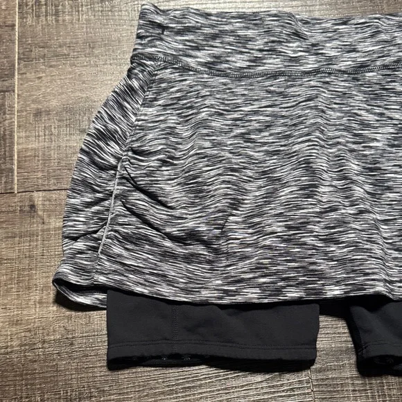 Athleta Contender 2 in 1 Heathered Black and Gray Skort - Picture 2 of 7
